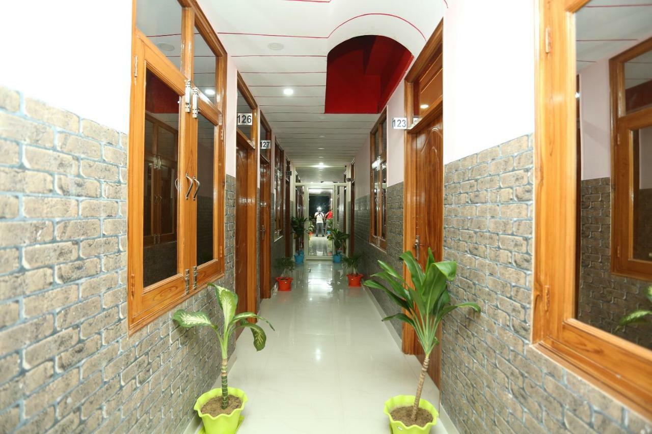 Hotel Oyo 18597 Satyam Meerut Exterior foto