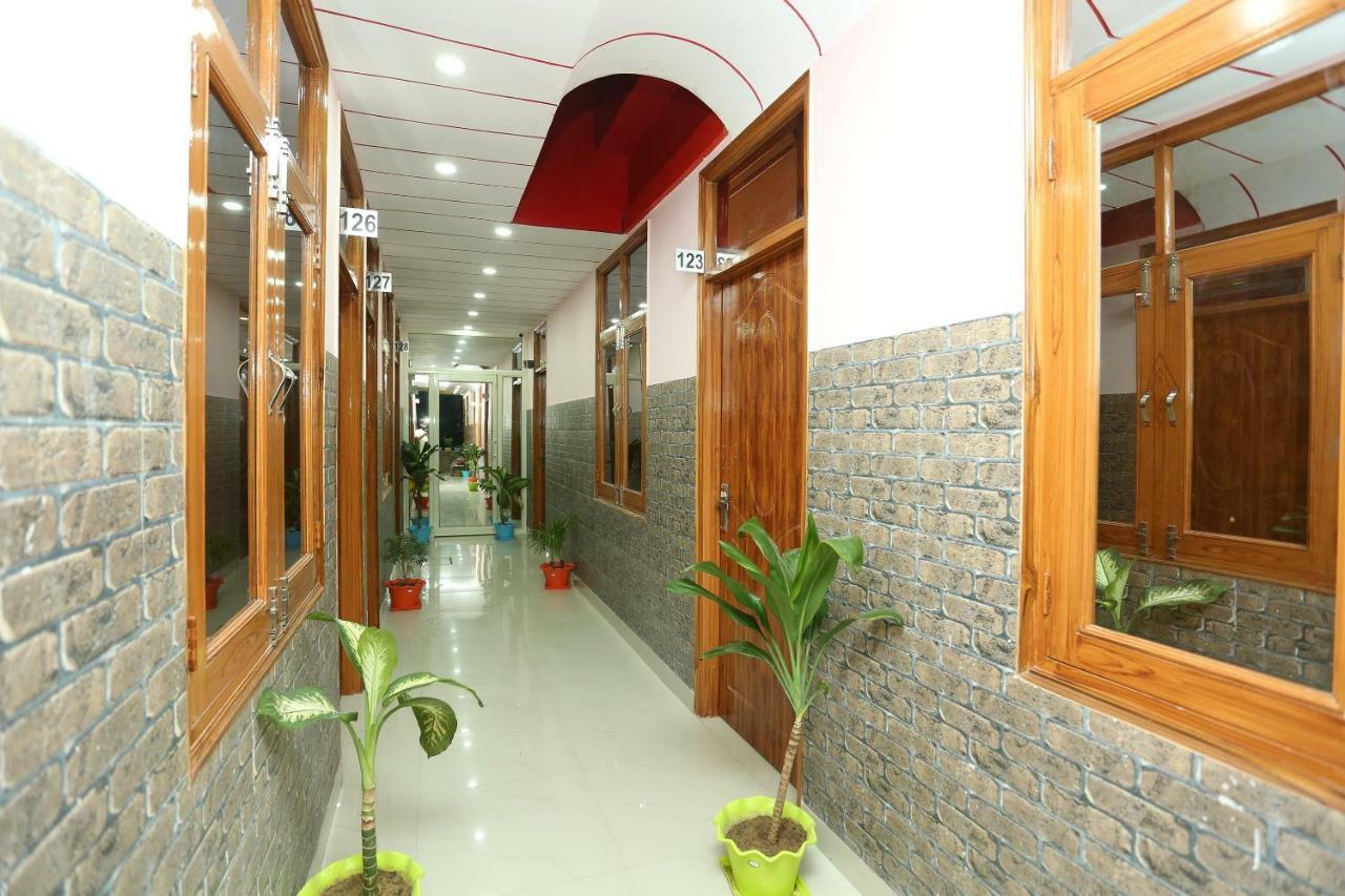 Hotel Oyo 18597 Satyam Meerut Exterior foto